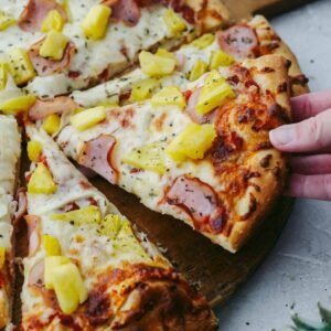 Pineapple pizza
